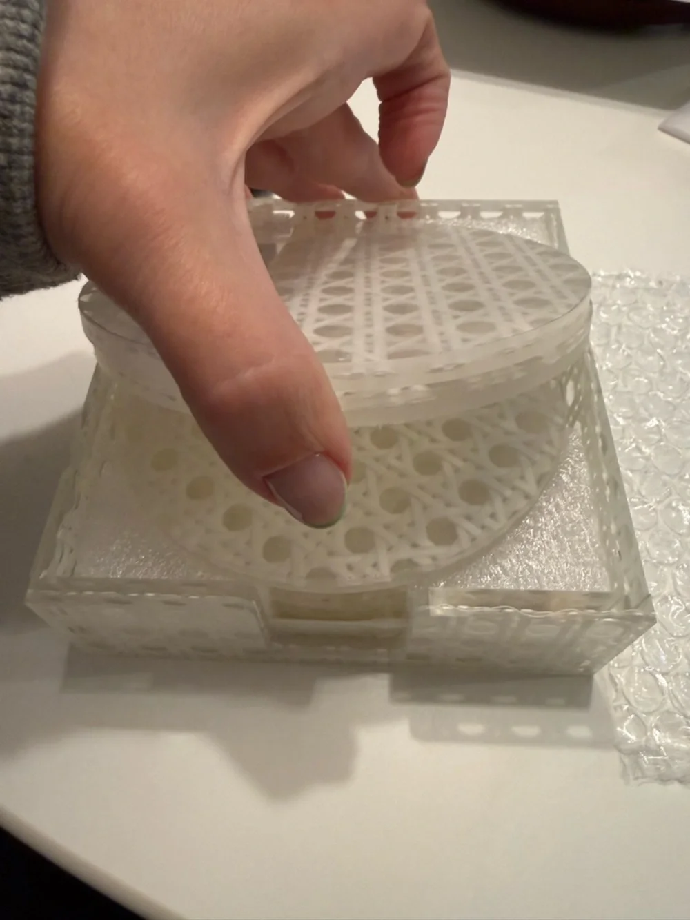 Kim Seybert White Reed Coaster Set of 6 - Picture 4 of 7